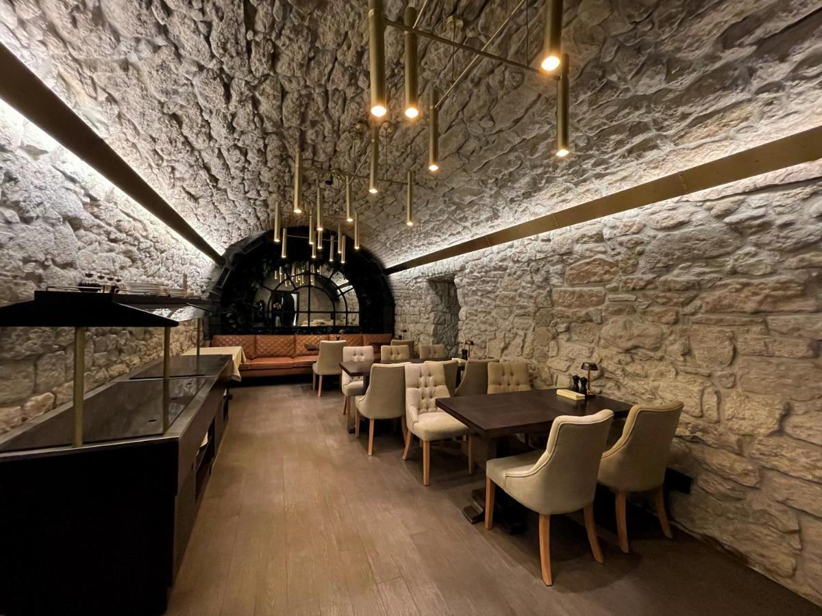 Best Western Plus Market Square Lviv Extérieur photo