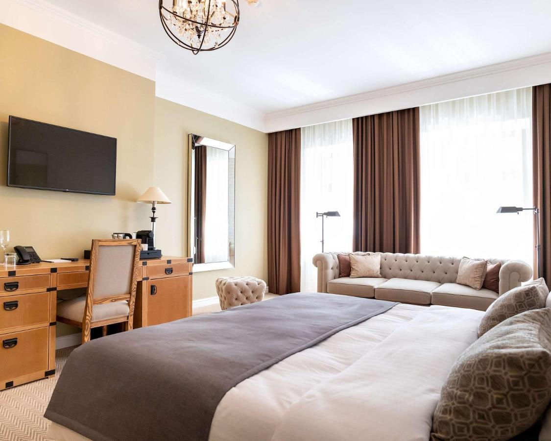 Best Western Plus Market Square Lviv Extérieur photo