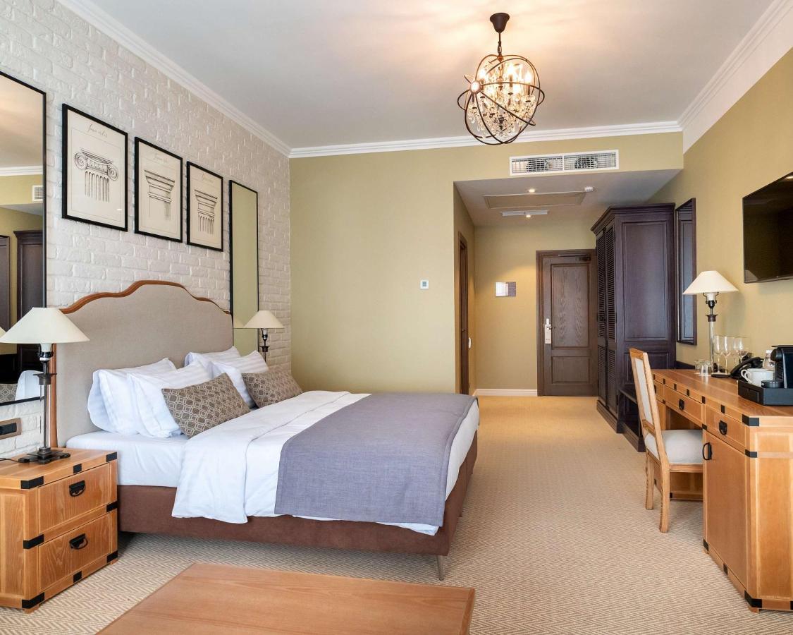 Best Western Plus Market Square Lviv Extérieur photo
