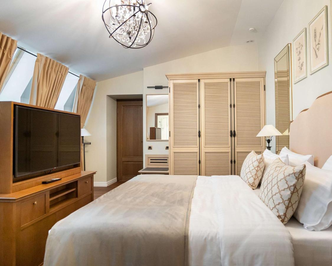 Best Western Plus Market Square Lviv Extérieur photo