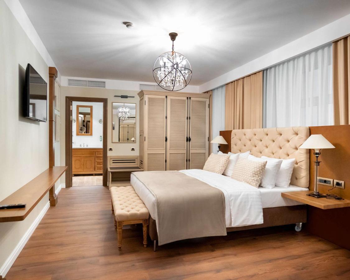 Best Western Plus Market Square Lviv Extérieur photo