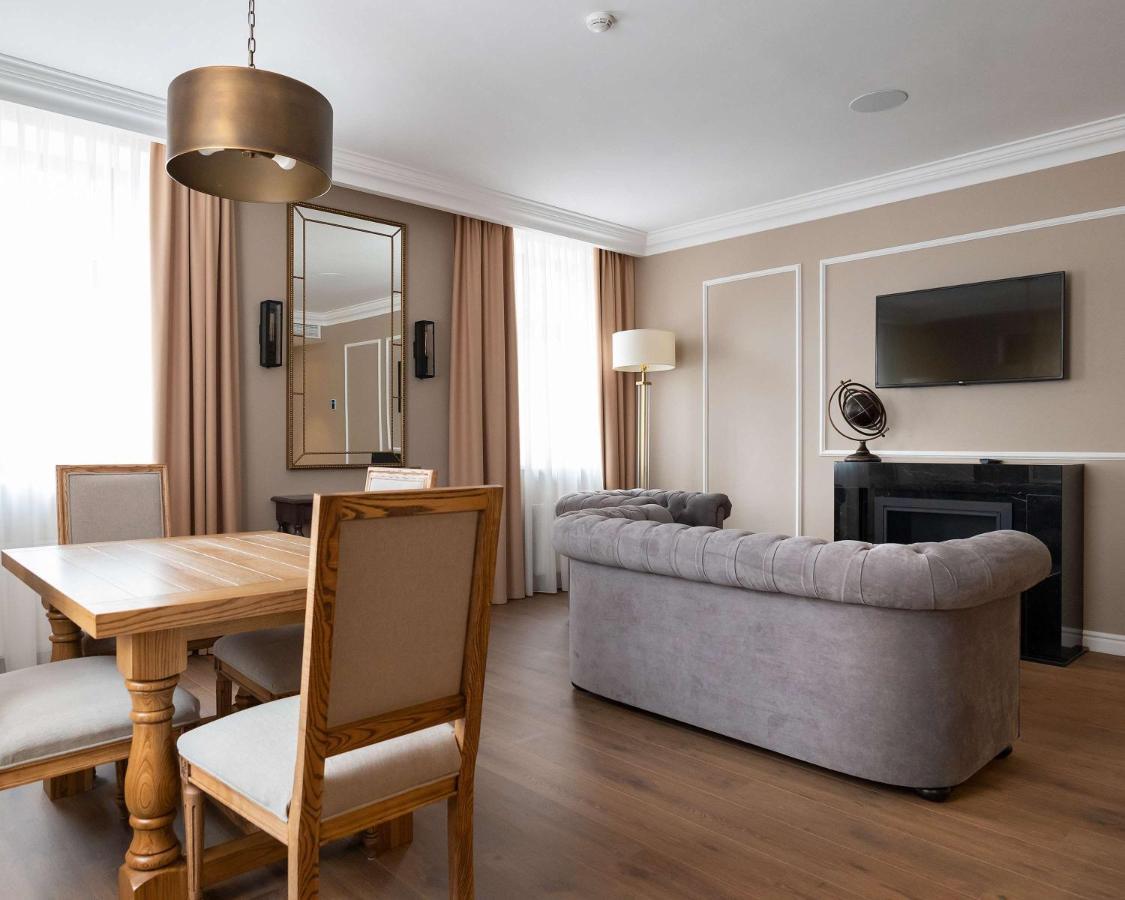 Best Western Plus Market Square Lviv Extérieur photo